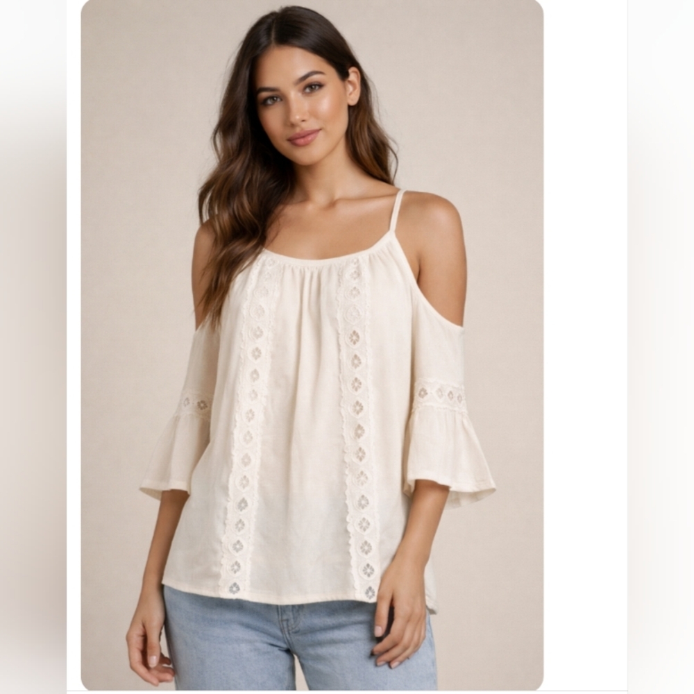 Romeo + Juliet Couture Cream Cold Shoulder Lace Blouse Medium NWT Boho Romantic